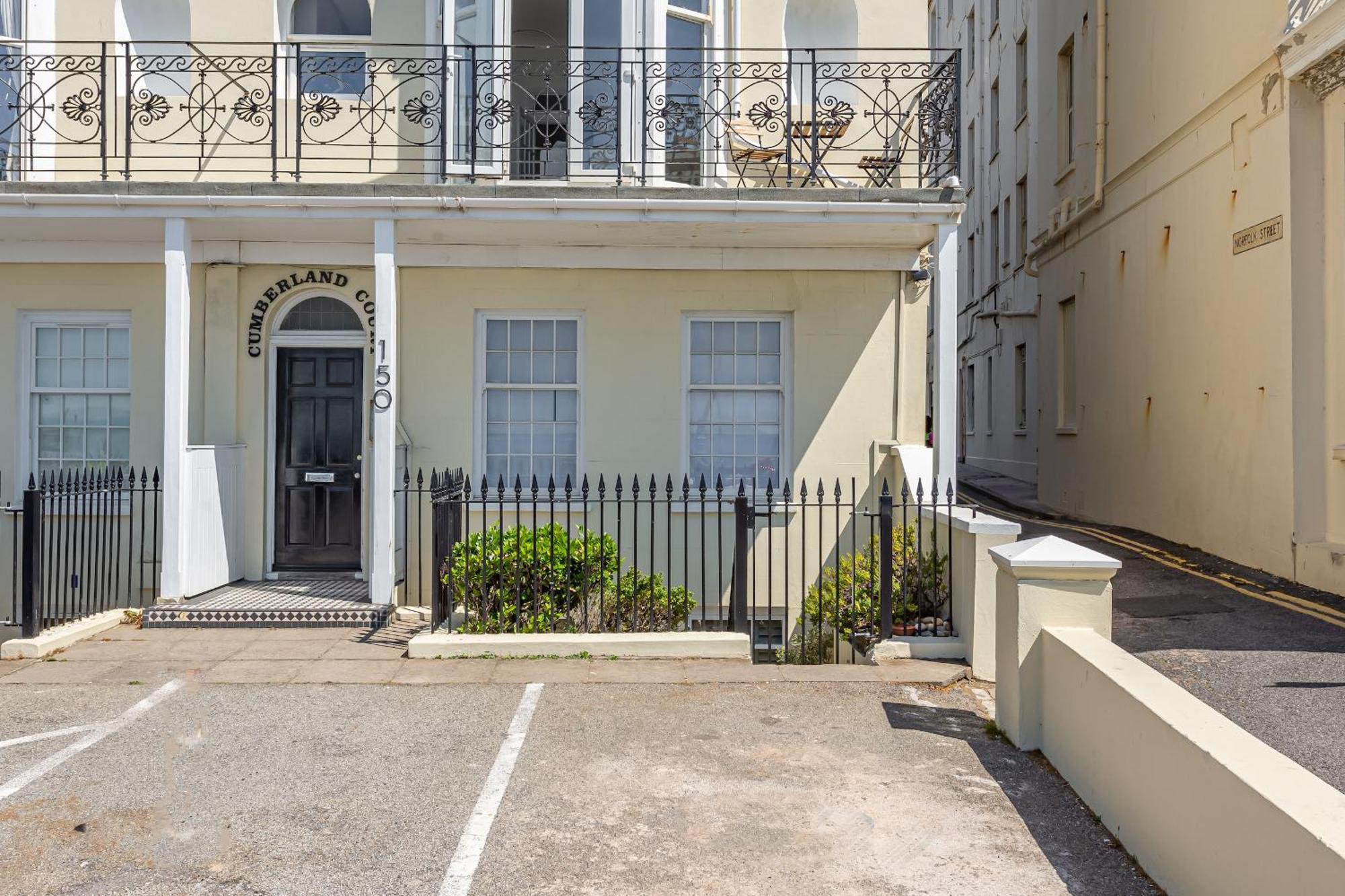 Beaches Brighton - Luxury Seafront Accommodation Bagian luar foto