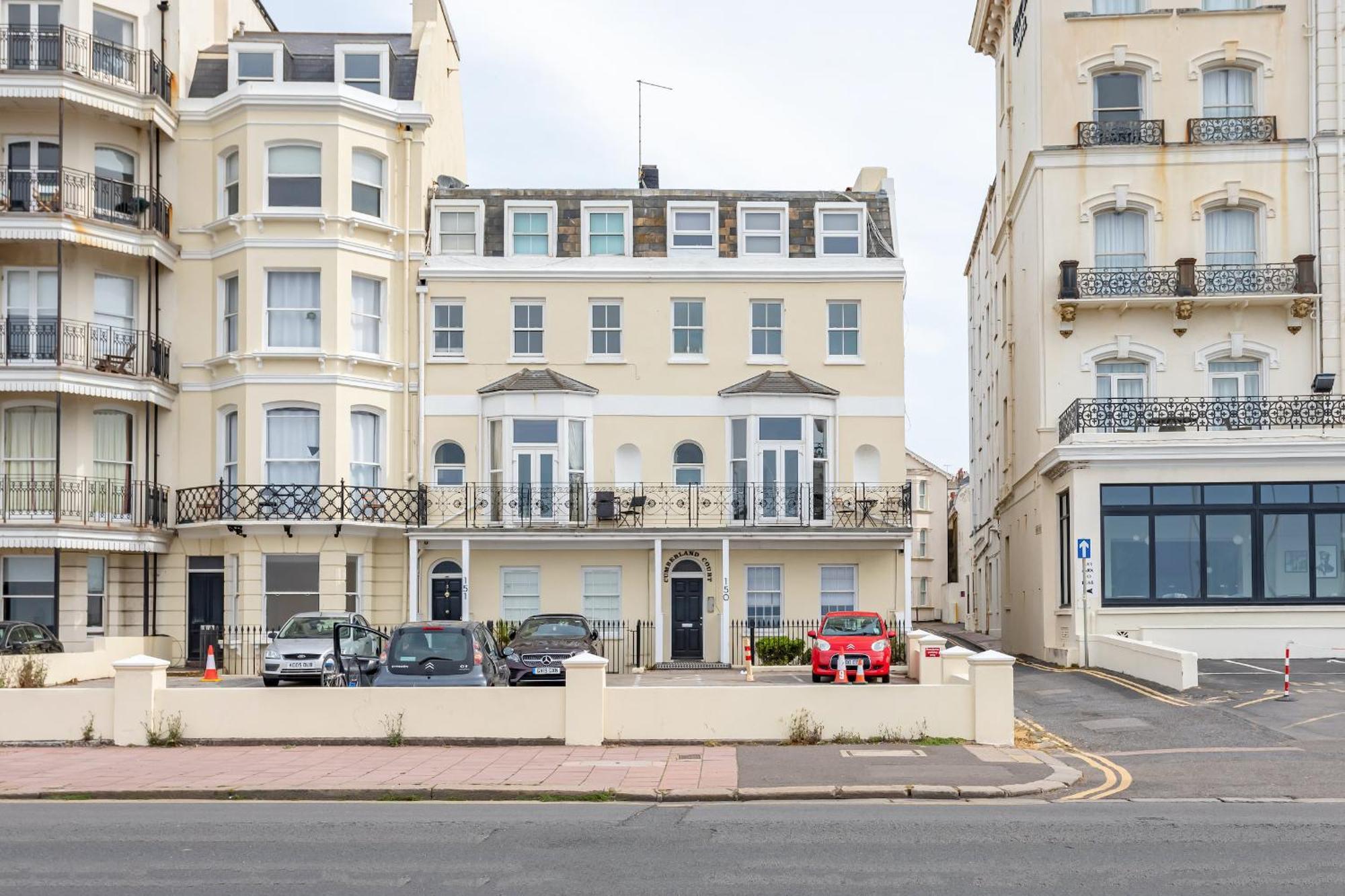 Beaches Brighton - Luxury Seafront Accommodation Bagian luar foto