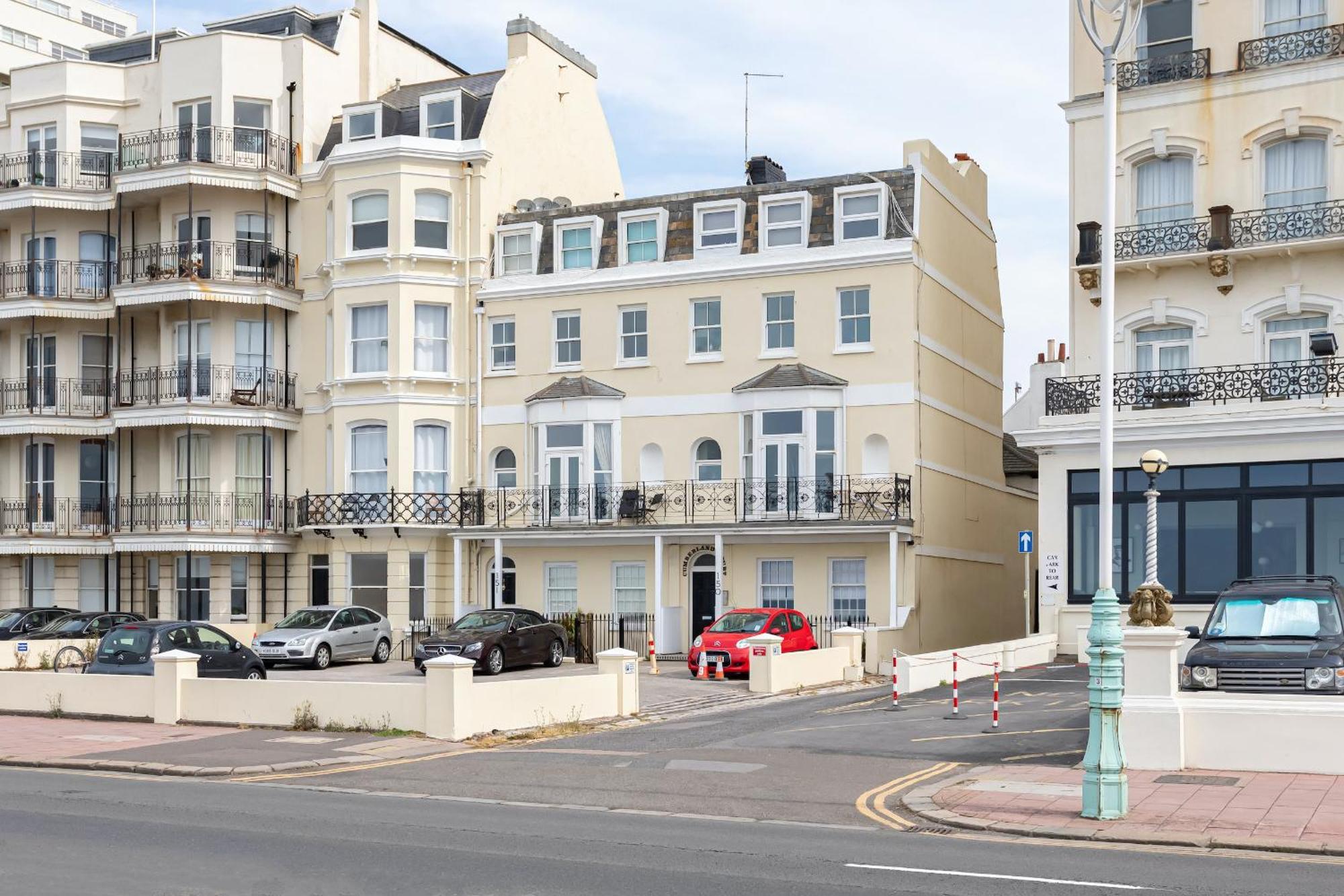 Beaches Brighton - Luxury Seafront Accommodation Bagian luar foto